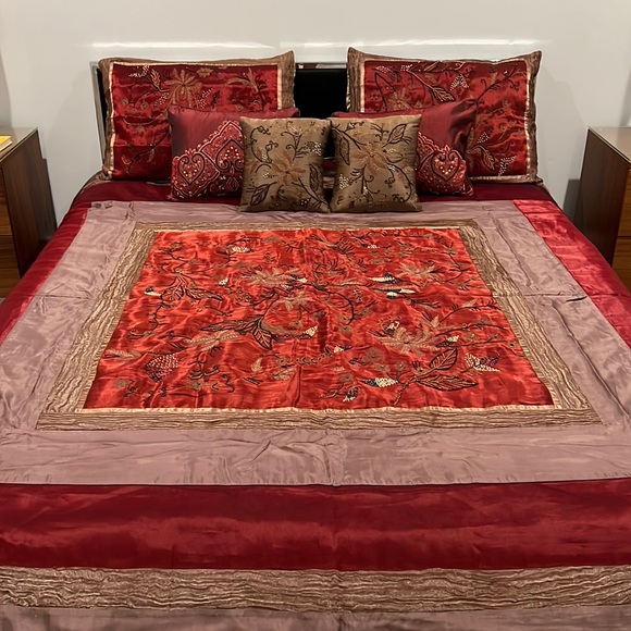 Z Gallerie Other - queen size duvet cover set 7 pieces red Z Gallery